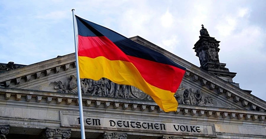 Германия передала Украине новый пакет помощи - броневики, мостовые системы и патроны