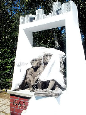 В Харькове установят памятник макакам - героям войны 