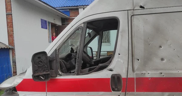 На Харківщині росіяни обстріляли машини швидкої, постраждали рятувальники