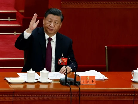 Компартія Китаю підтримала Сі Цзіньпіна, а його попередника - вивели з трибуни