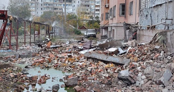 Росіяни потрапили ракетою у багатоповерхівку у Миколаєві, є постраждалі