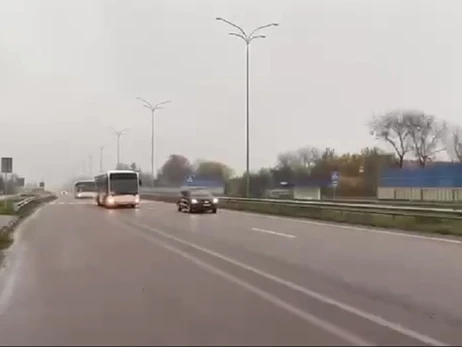 Ровенщина подарила 5 автобусов Днепру, где россияне уничтожили городской автопарк