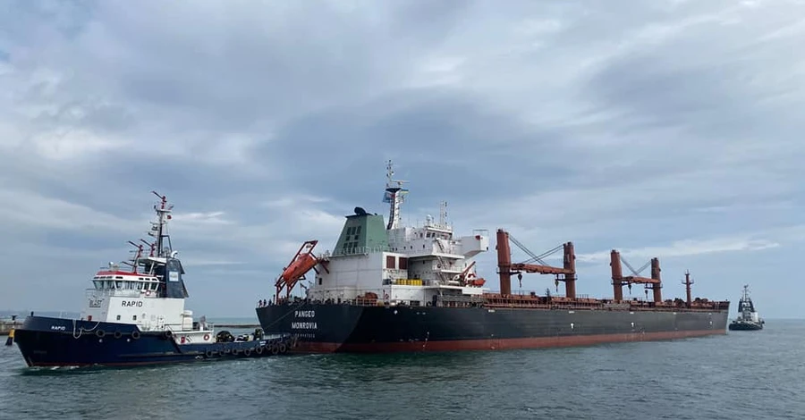 У пролива Босфор из-за России застряли 170 судов с украинским зерном
