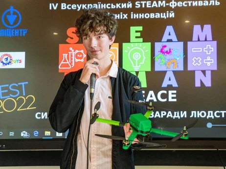 Школяр з Івано-Франківська розробив дрон-розвідник для пошуку мін