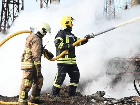 В Киеве горит жилой комплекс 