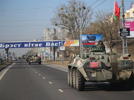 Белорусы проведут военные учения со стрельбами возле украинской границы