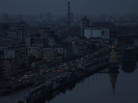 Влада Києва пообіцяла відключати світло не довше, ніж на чотири години