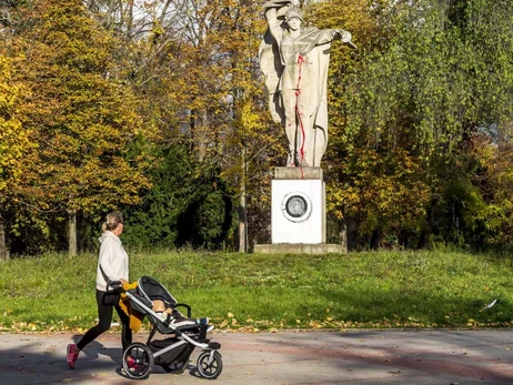 У Чехії до пам’ятника солдату Червоної армії домалювали пральну машину