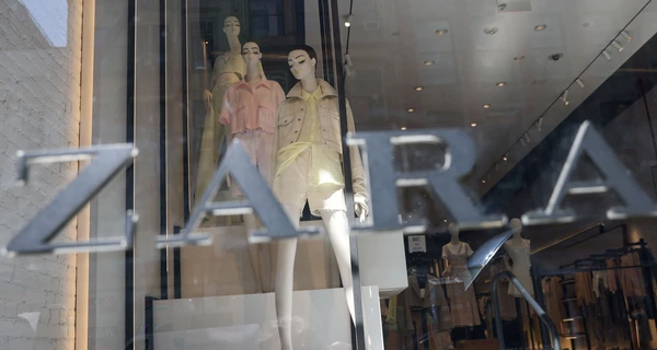 Подоляк засудив Zara за намір відкритися в Росії під новим брендом