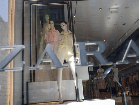 Подоляк засудив Zara за намір відкритися в Росії під новим брендом