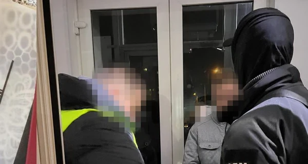 В Киеве депутат и глава отделения банка переправляли за границу уклонистов