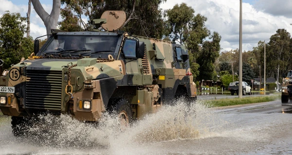 Австралія направить Україні ще 30 бронемашин Bushmaster та інструкторів для навчання