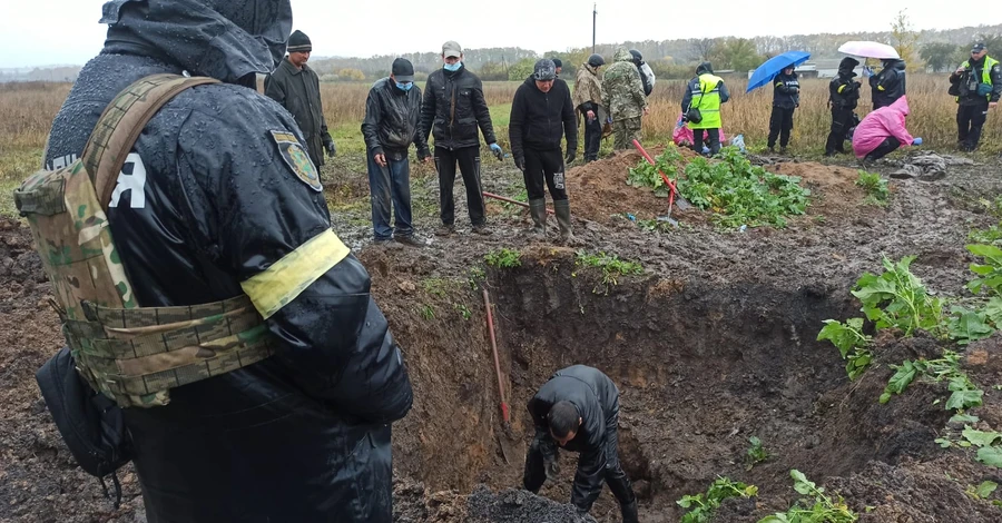 На Харківщині знайшли могилу на 17 тіл, яку росіяни заборонили позначити