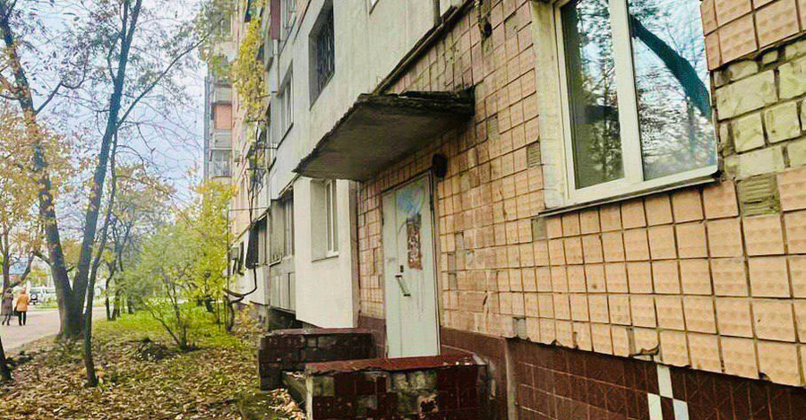 На Київщині дворічний хлопчик випав із вікна третього поверху