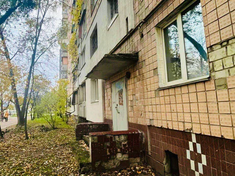 На Київщині дворічний хлопчик випав із вікна третього поверху