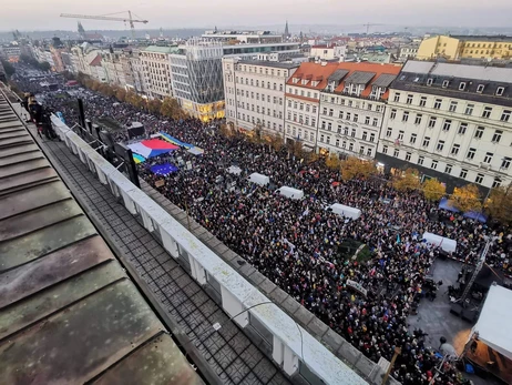 У Празі пройшов багатотисячний мітинг, до людей звернулася Олена Зеленська