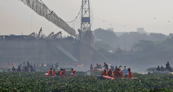 Кількість загиблих у результаті обвалу мосту в Індії збільшилась до 132