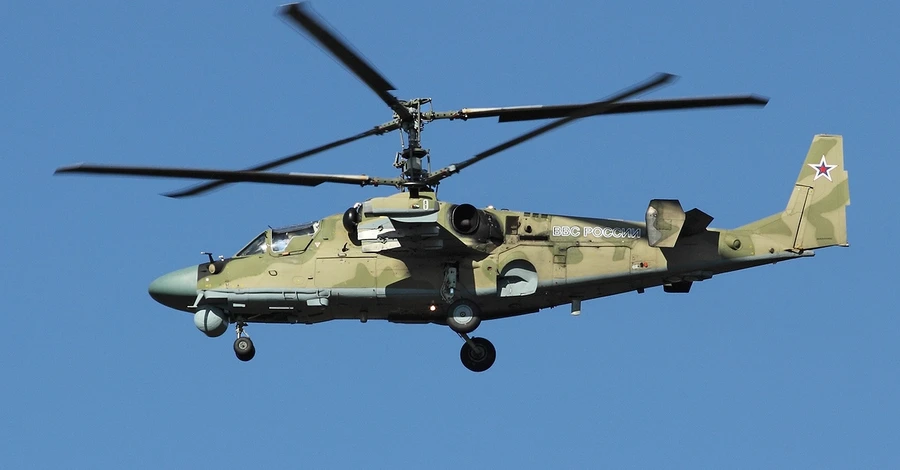 На аеродромі у Псковській області вибухнули два гелікоптери Ка-52