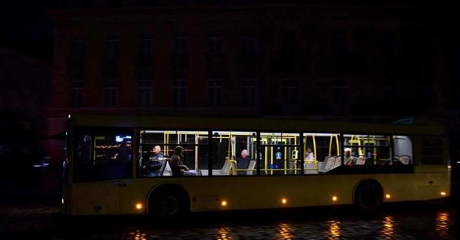 Відключення світла у Києві та 10 областях: графіки від «Укренерго» 