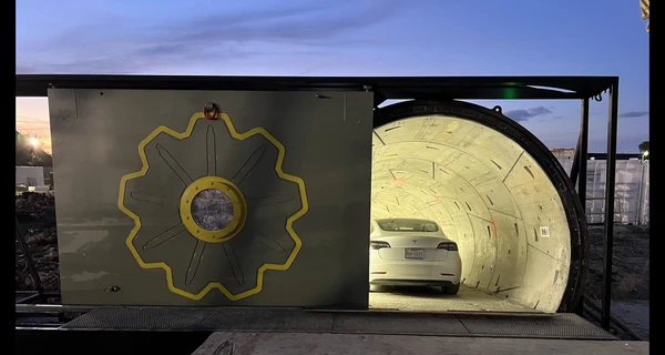 Компанія Маска розпочала випробування швидкісної транспортної системи Hyperloop