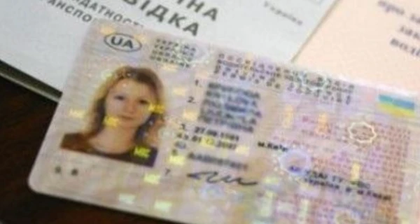 Українцям дозволять не отримувати пластикові водійські права та техпаспорт