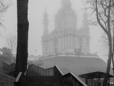 Туман в Киеве сохранится до конца дня: видимость 200-500 метров