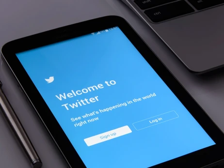  Twitter обновил приложение и начал снимать 8 долларов за синюю галочку