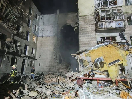 Удар России по Николаеву: разрушена многоэтажка, семеро погибших (обновлено)