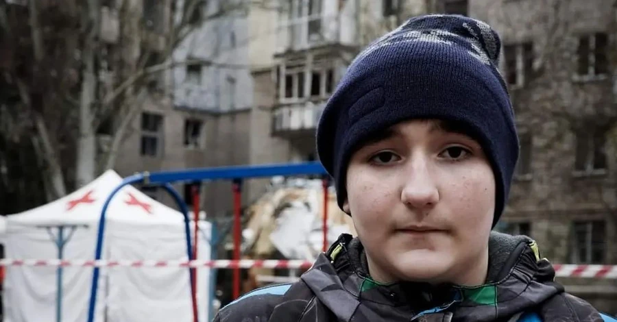 Під час удару РФ по Миколаєву 16-річний Роман втратив маму та вітчима