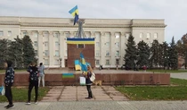 В Херсоне подняли украинский флаг