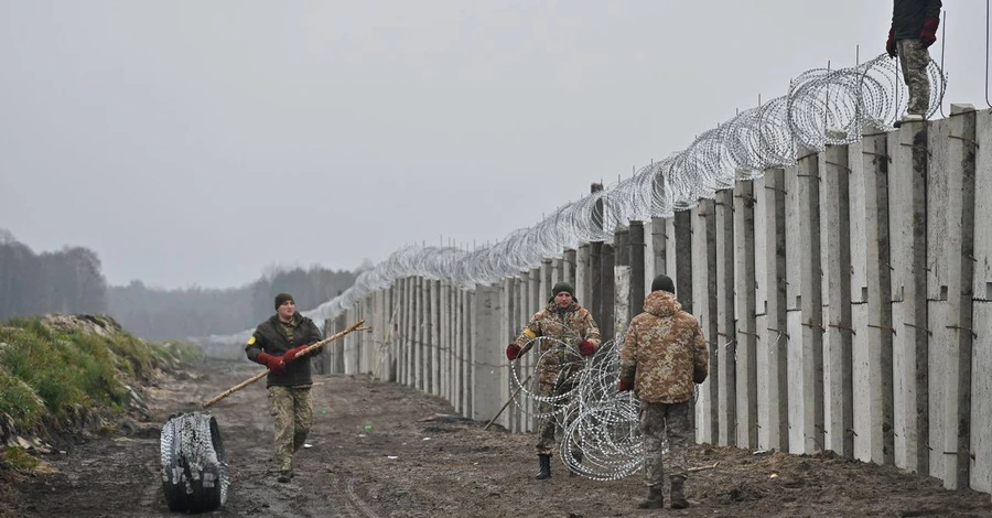 Украина уже построила три километра стены на границе с Беларусью 