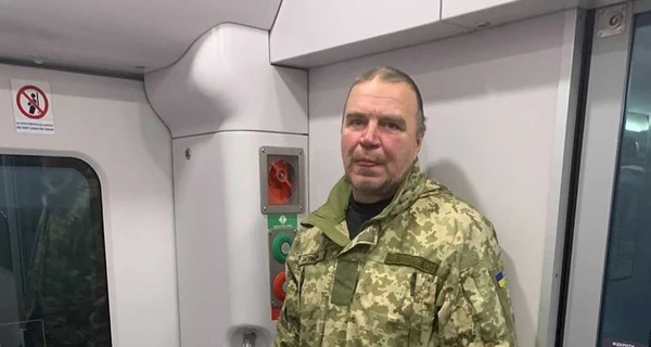Укрзалізниця відреагувала на скандал з військовим, якого вигнали до тамбуру через «поганий запах»