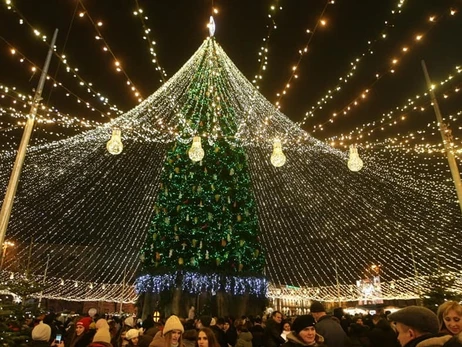 Киевсовет отклонил петицию против новогодней елки – ее установят за счет меценатов