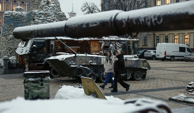 Российская техника и танки на Михайловской площади