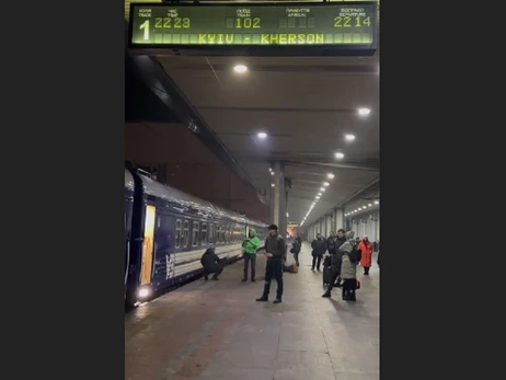 На киевском вокзале аплодисментами провели первый поезд в Херсон