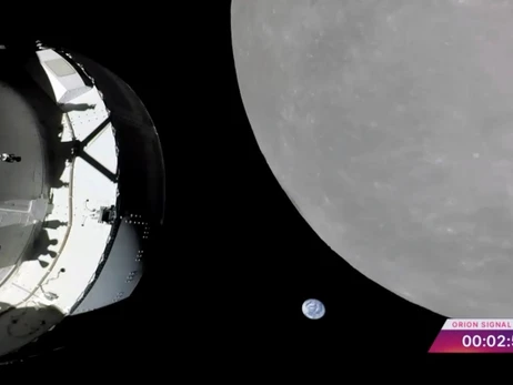 Корабль NASA впервые за 50 лет облетел Луну
