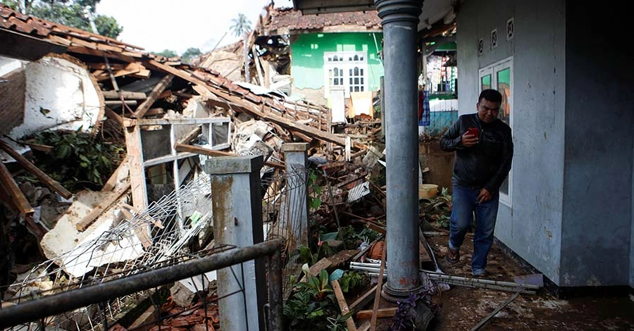 Кількість жертв землетрусу в Індонезії  зросла майже втричі