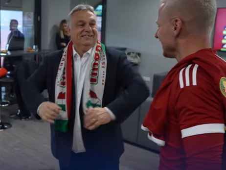 Орбан про інцидент з шарфом на матчі: Футбол - не політика