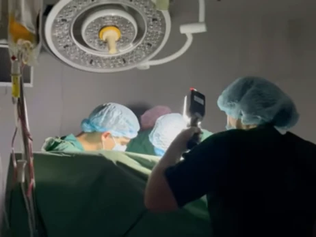 В Институте сердца без света прооперировали ребенка, а в Черкассах пересадили почку