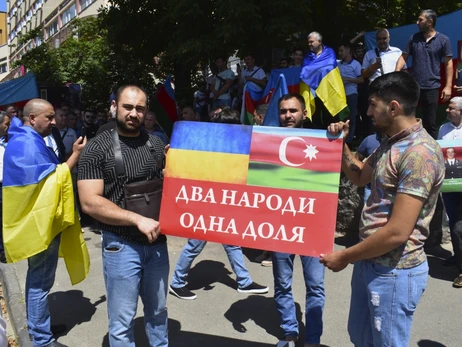 Як вірменська діаспора намагається перетягнути увагу з України на Карабах