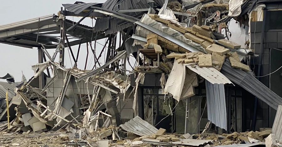 РФ атаковала Запорожье, разрушены СТО и повреждена больница