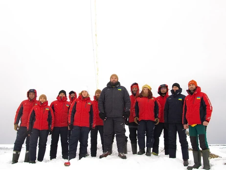 Особливості першої воєнної експедиції до Антарктиди: ранок починається з повідомлень від рідних