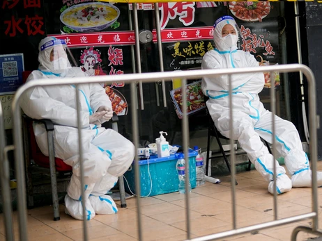 Новая вспышка COVID-19: Китай третий день подряд бьет антирекорды по заболеваемости 
