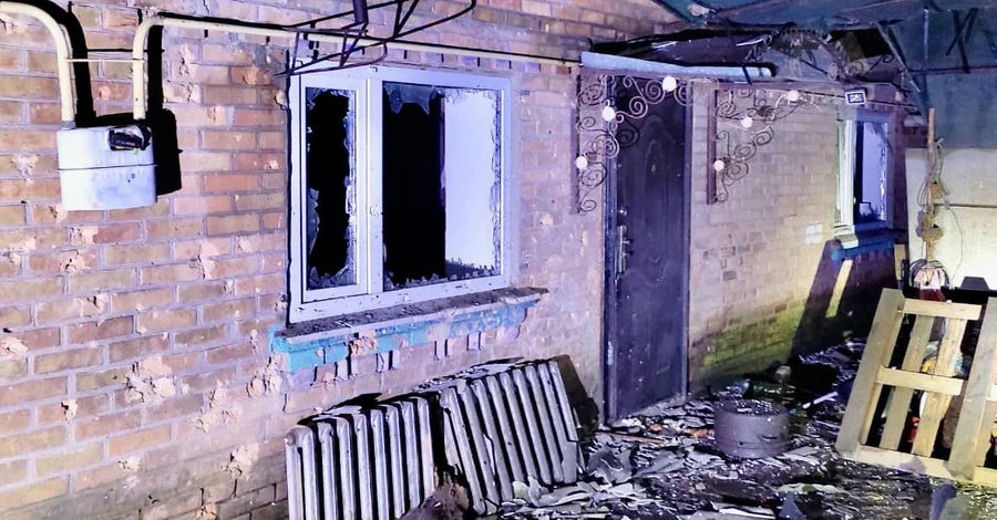 Россия обстреляла агропредприятие в Запорожье и частные дома на Днепропетровщине
