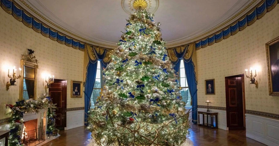 Семья президента США украсила Белый дом к Рождеству, вдохновившись Конституцией 