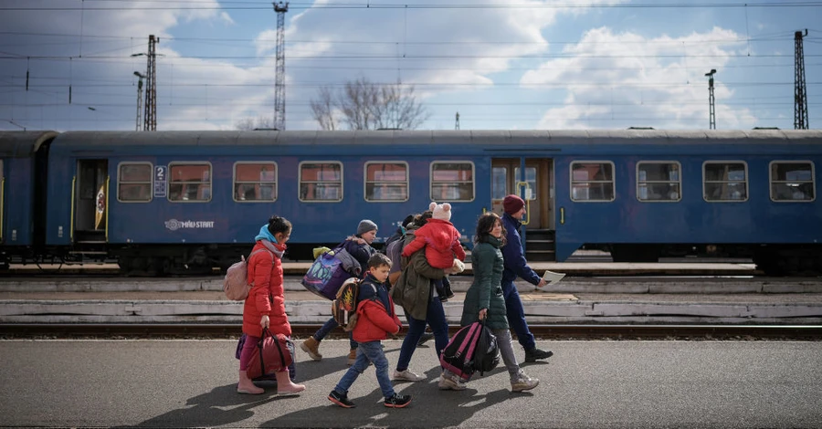 Выгонит ли блэкаут из дома: сколько украинцев уедет и будет ли куда возвращаться