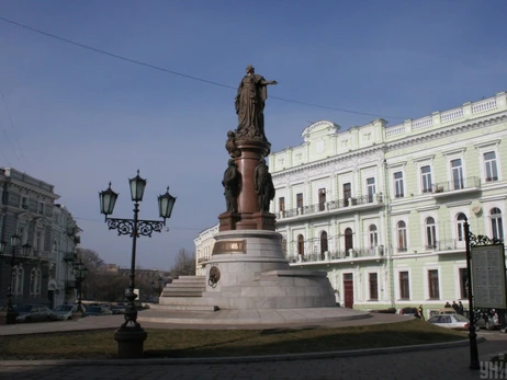 Одеська міська рада проголосувала за демонтаж пам’ятників Катерині II та Суворову