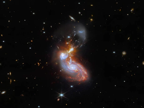 Макрон і Харріс першими побачили унікальне фото зі злиттям двох галактик