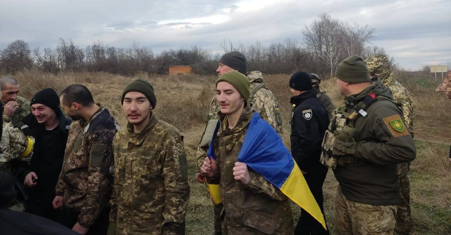 СБУ опубликовала кадры возвращения украинских пленных домой