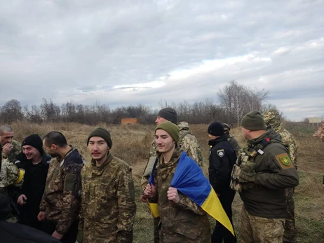 СБУ опублікувала кадри повернення українських полонених додому